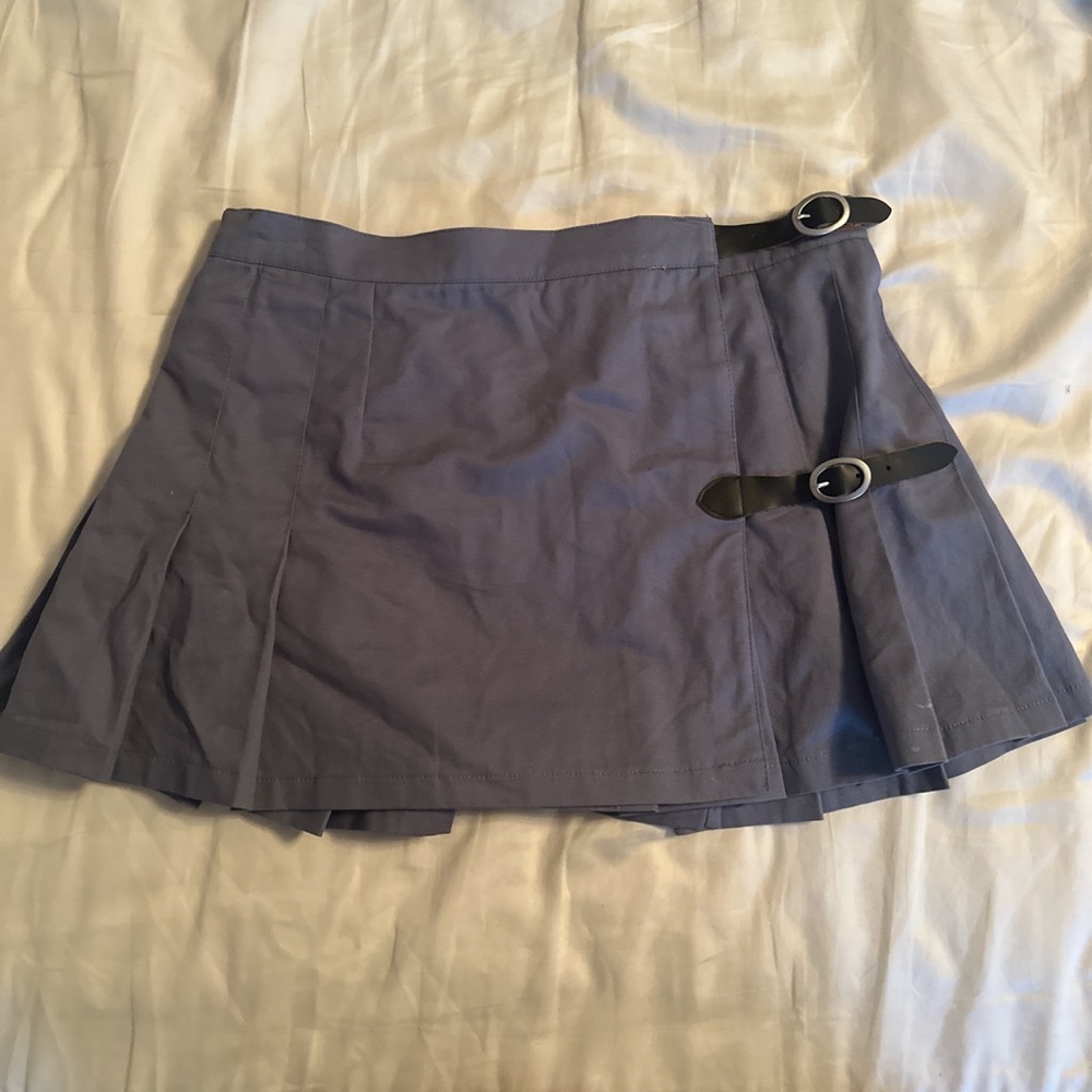 brandy melville sof low waisted mini skirt in air force